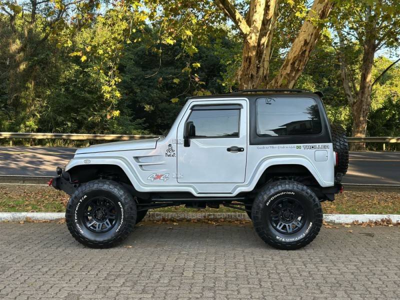 TROLLER - T4 - 2011/2011 - Prata - R$ 129.900,00