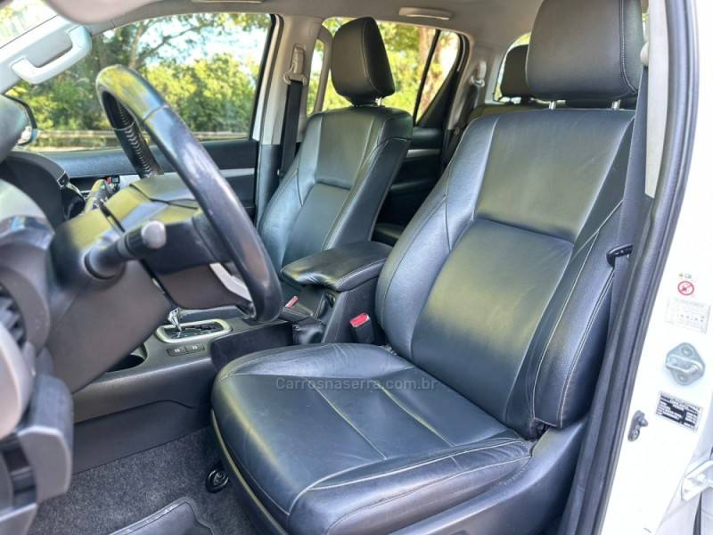 TOYOTA - HILUX - 2017/2018 - Branca - R$ 175.000,00