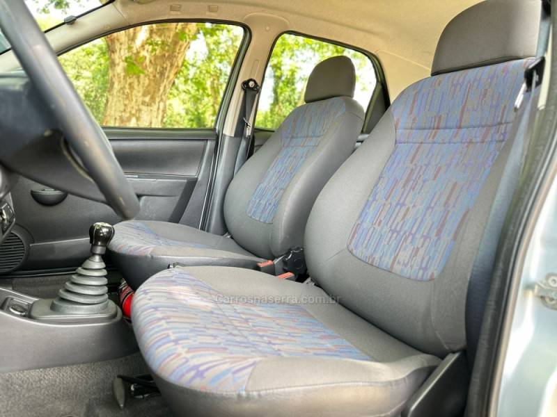 CHEVROLET - CELTA - 2010/2010 - Prata - R$ 29.900,00