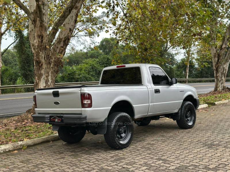 FORD - RANGER - 2005/2005 - Prata - R$ 65.900,00
