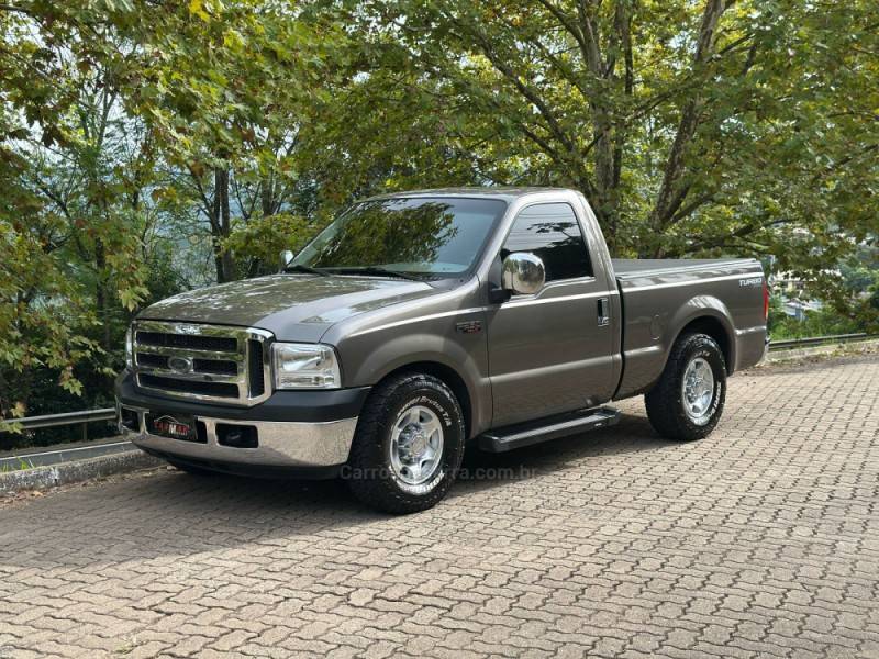 FORD - F-250 - 2001/2001 - Cinza - R$ 239.900,00