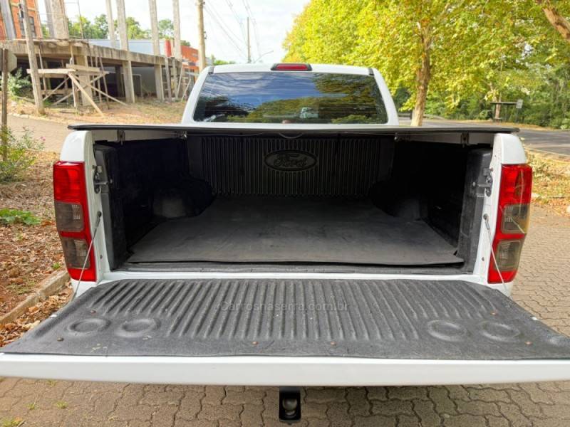 FORD - RANGER - 2012/2013 - Branca - R$ 110.900,00