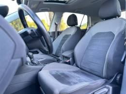 VOLKSWAGEN - GOLF - 2015/2015 - Branca - R$ 87.900,00