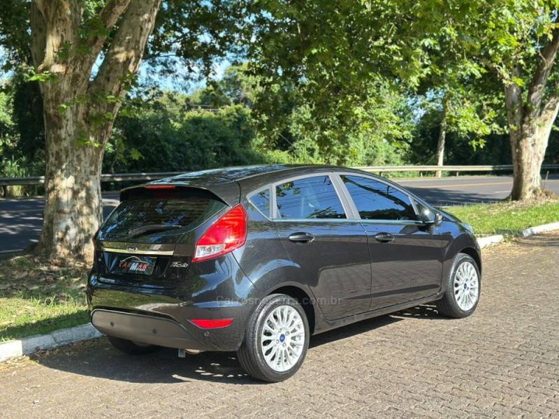 FORD - FIESTA - 2016/2017 - Preta - R$ 59.900,00