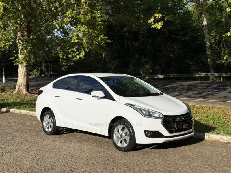 HYUNDAI - HB20S - 2016/2017 - Branca - R$ 68.900,00