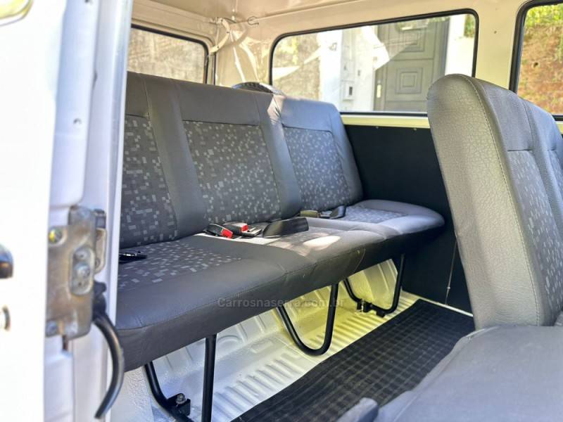 VOLKSWAGEN - KOMBI - 2013/2014 - Branca - R$ 67.900,00