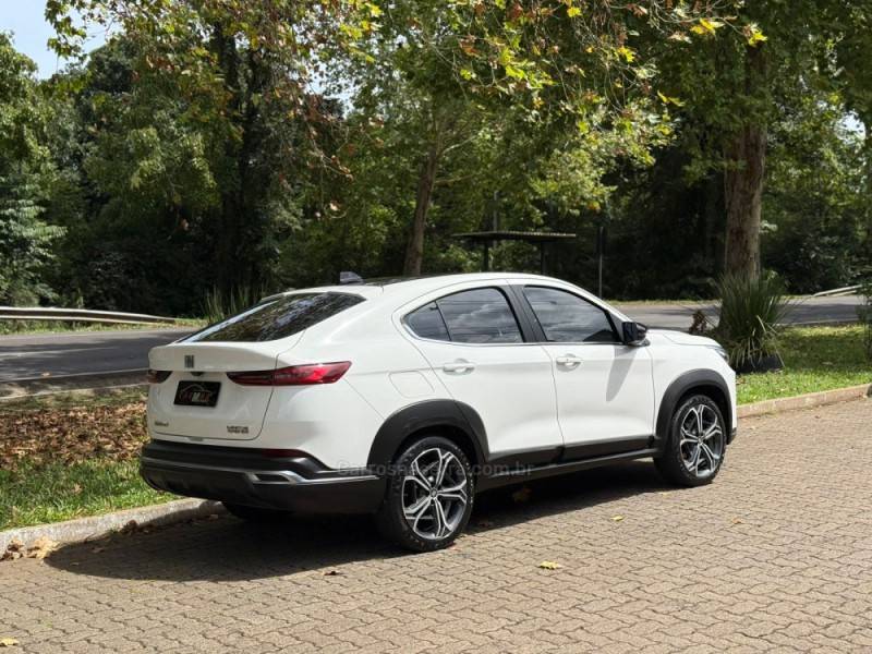FIAT - FASTBACK - 2023/2023 - Branca - R$ 115.900,00