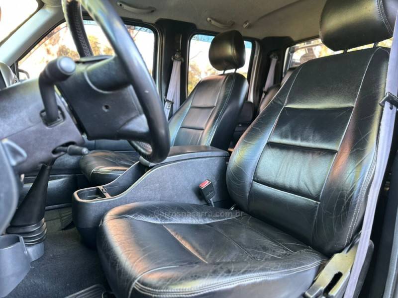 FORD - RANGER - 2010/2011 - Prata - R$ 68.900,00