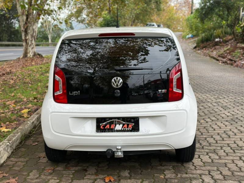 VOLKSWAGEN - UP - 2015/2016 - Branca - R$ 52.900,00