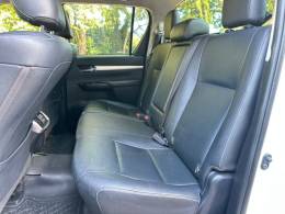 TOYOTA - HILUX - 2017/2018 - Branca - R$ 175.000,00