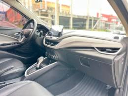 CHEVROLET - ONIX - 2022/2023 - Branca - R$ 78.900,00