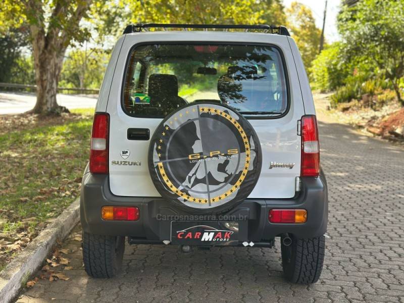 SUZUKI - JIMNY - 2015/2016 - Branca - R$ 78.900,00