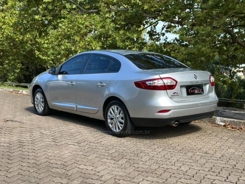 RENAULT - FLUENCE - 2014/2015 - Prata - R$ 41.900,00