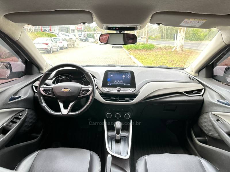 CHEVROLET - ONIX - 2022/2023 - Branca - R$ 78.900,00