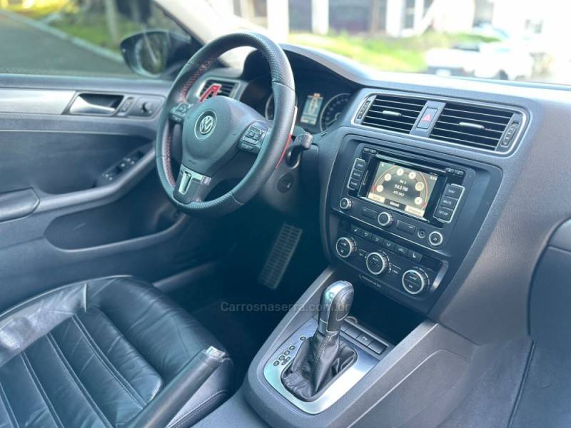 VOLKSWAGEN - JETTA - 2013/2013 - Cinza - R$ 77.900,00