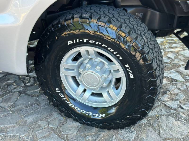 FORD - F-250 - 2010/2010 - Prata - R$ 169.900,00