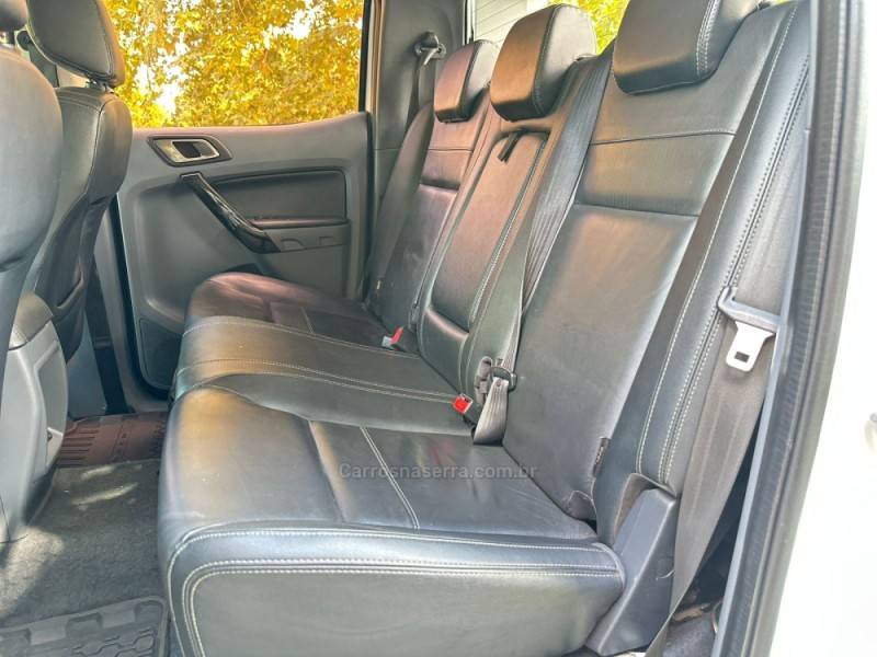 FORD - RANGER - 2016/2017 - Branca - R$ 142.900,00