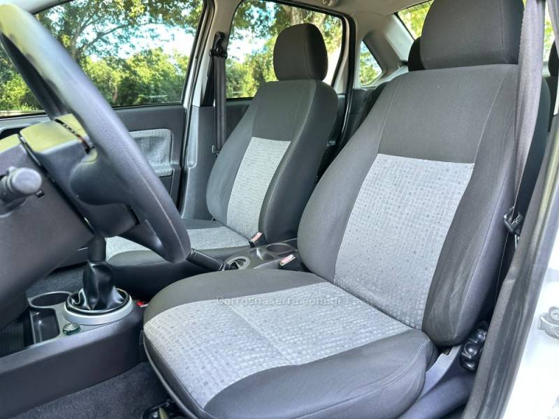 FORD - FIESTA - 2012/2013 - Branca - R$ 35.900,00