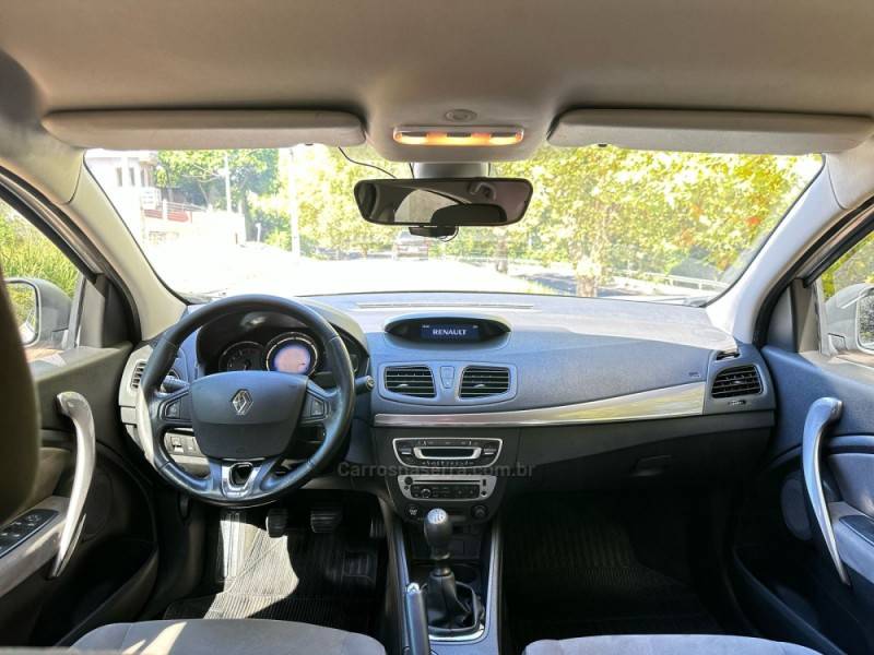 RENAULT - FLUENCE - 2014/2015 - Prata - R$ 41.900,00