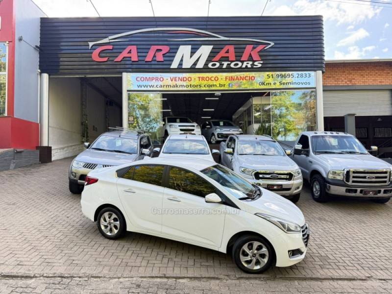 HYUNDAI - HB20S - 2016/2017 - Branca - R$ 68.900,00