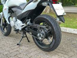 HONDA - CB 300R - 2014/2014 - Branca - R$ 16.900,00