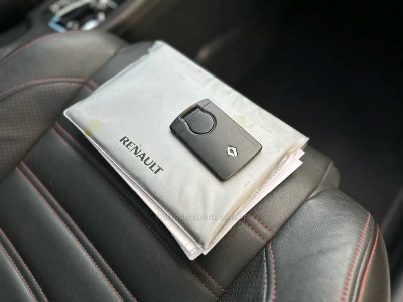 RENAULT - FLUENCE - 2015/2016 - Branca - R$ 72.900,00