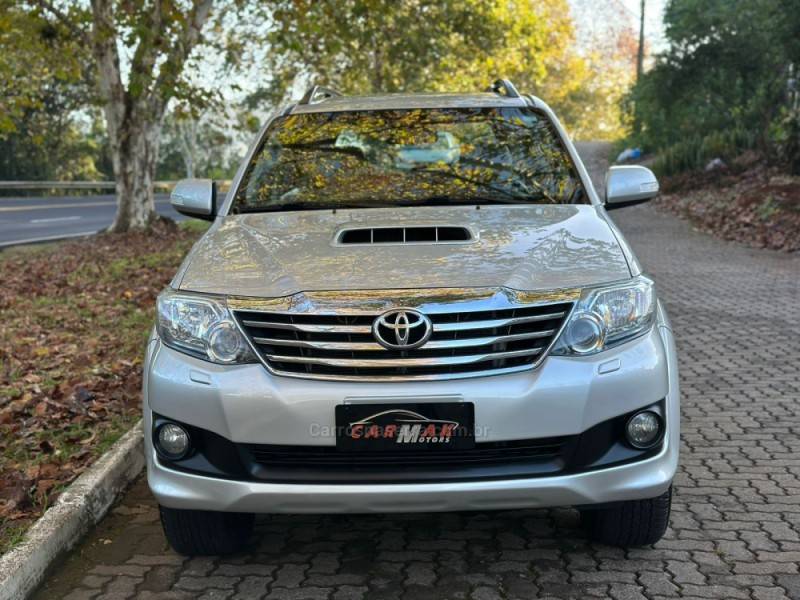 TOYOTA - HILUX SW4 - 2014/2014 - Prata - R$ 149.900,00