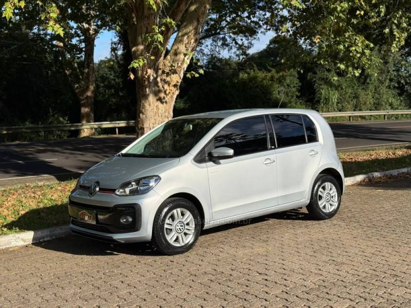 VOLKSWAGEN - UP - 2018/2018 - Prata - R$ 62.900,00