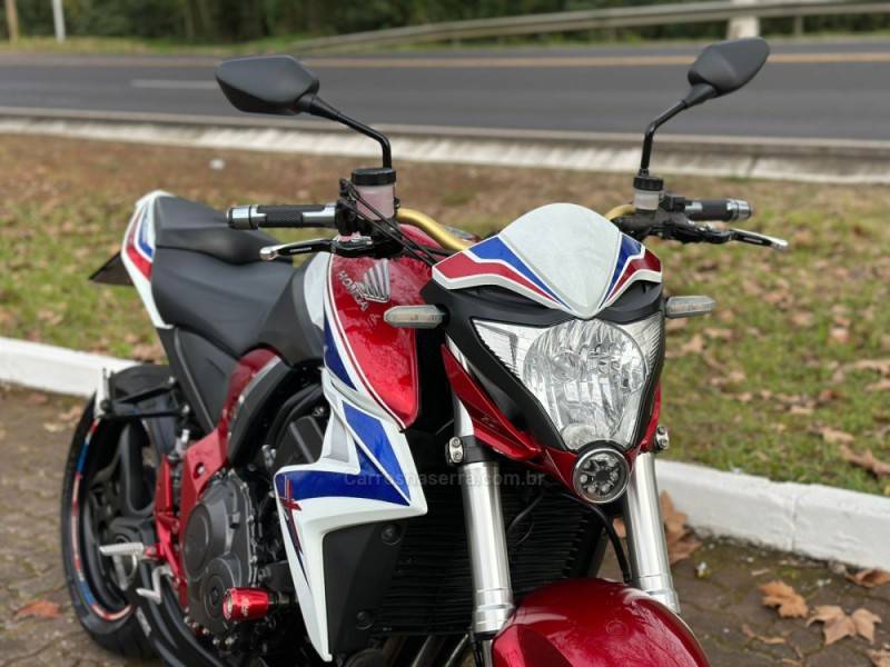 HONDA - CB 1000R - 2015/2015 - Vermelha - R$ 54.900,00