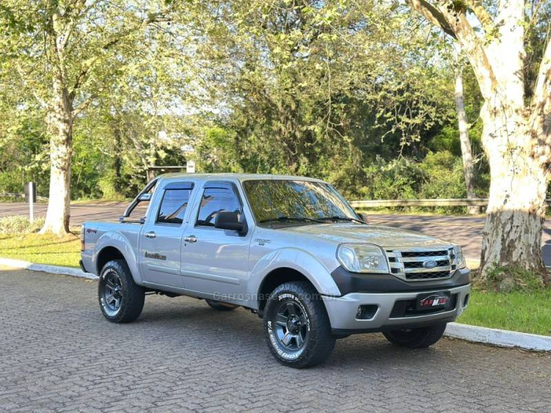 FORD - RANGER - 2010/2011 - Prata - R$ 68.900,00