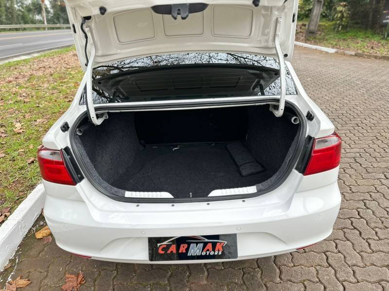 VOLKSWAGEN - VOYAGE - 2017/2018 - Branca - R$ 53.900,00