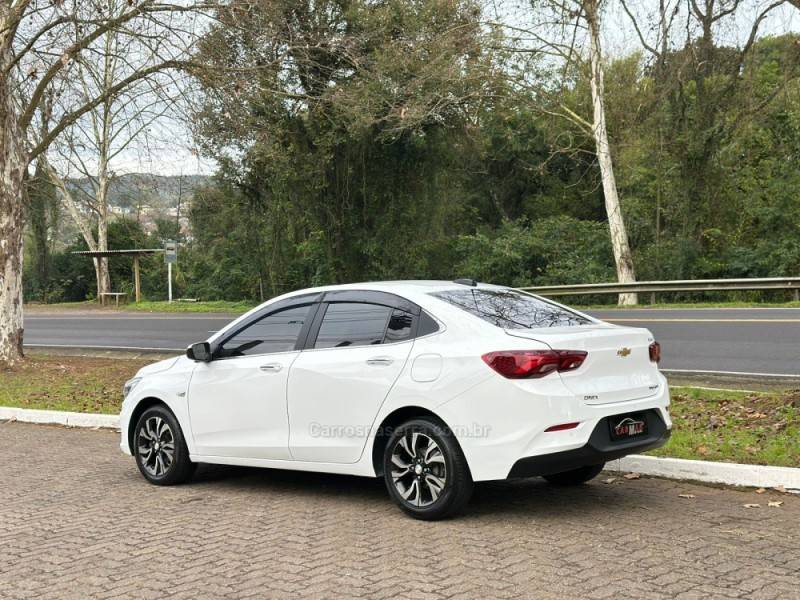 CHEVROLET - ONIX - 2022/2023 - Branca - R$ 78.900,00