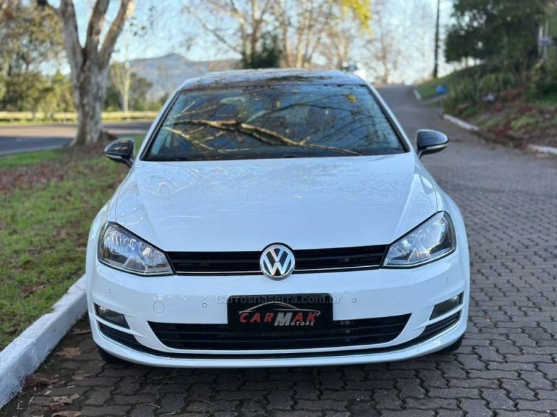 VOLKSWAGEN - GOLF - 2015/2015 - Branca - R$ 87.900,00