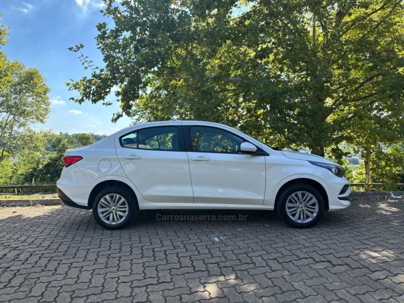 FIAT - CRONOS - 2022/2023 - Branca - R$ 87.900,00