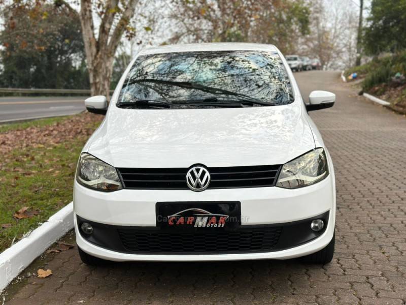 VOLKSWAGEN - FOX - 2010/2011 - Branca - R$ 38.900,00