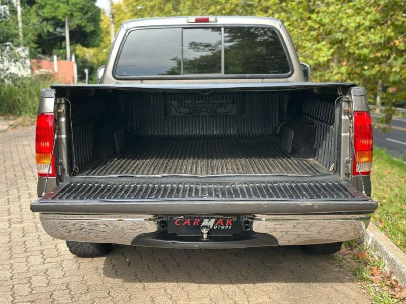 FORD - F-250 - 2001/2001 - Cinza - R$ 239.900,00