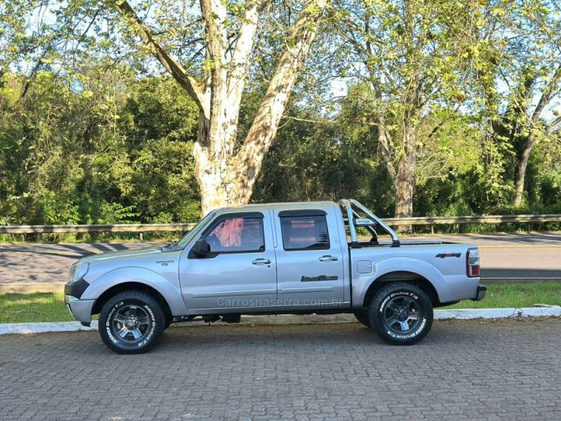 FORD - RANGER - 2010/2011 - Prata - R$ 68.900,00