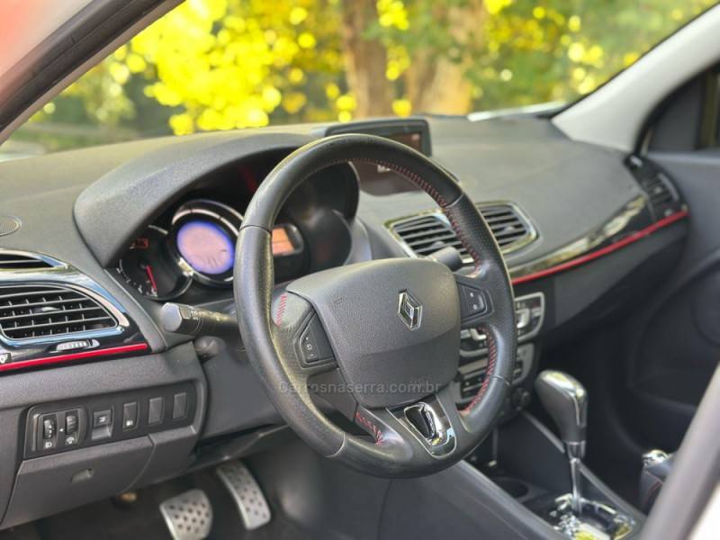 RENAULT - FLUENCE - 2015/2016 - Branca - R$ 72.900,00