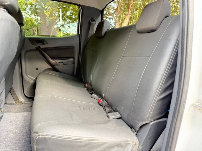 FORD - RANGER - 2012/2013 - Branca - R$ 110.900,00
