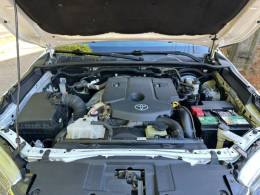 TOYOTA - HILUX - 2017/2018 - Branca - R$ 175.000,00