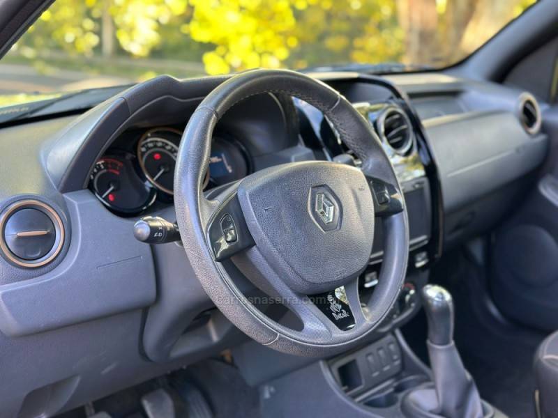 RENAULT - DUSTER - 2015/2016 - Prata - R$ 67.900,00