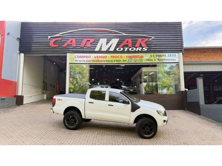 FORD - RANGER - 2012/2013 - Branca - R$ 110.900,00