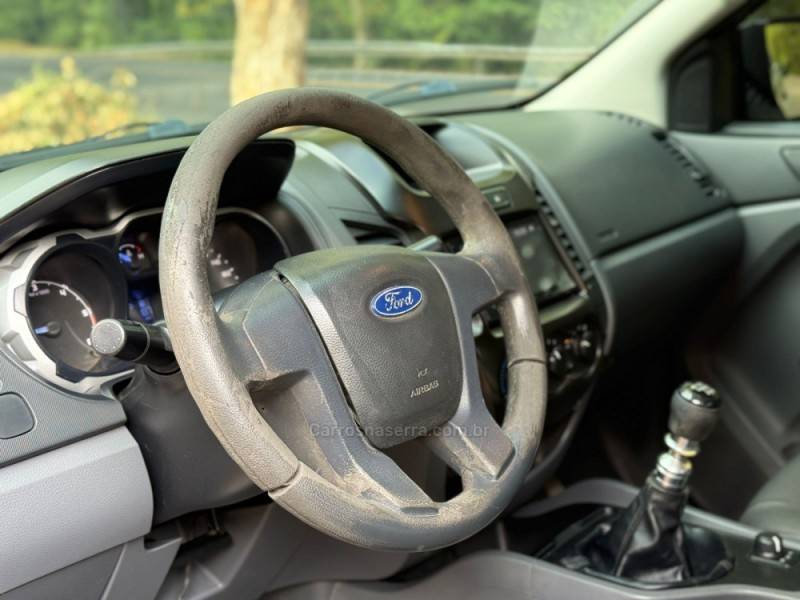 FORD - RANGER - 2012/2013 - Branca - R$ 110.900,00