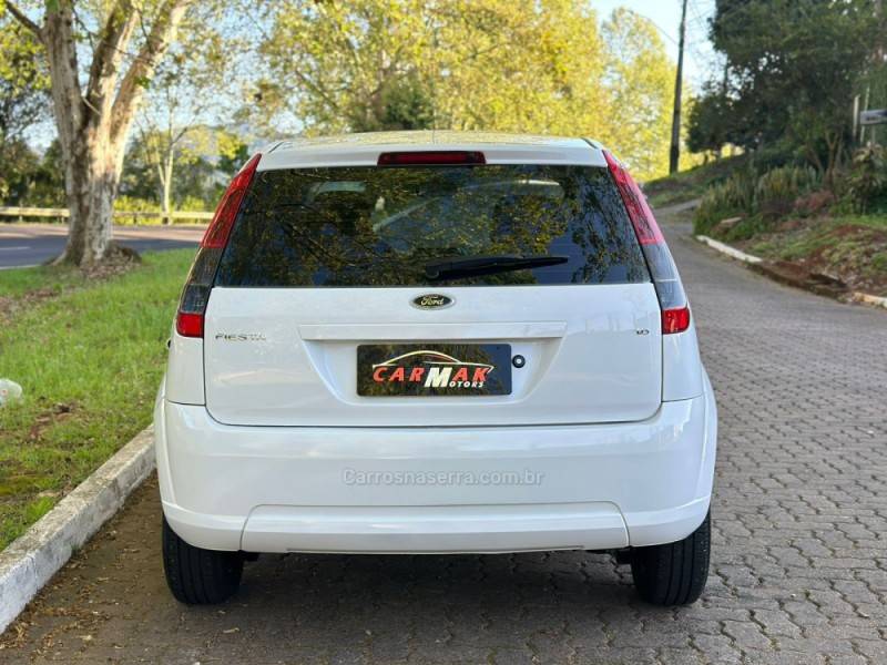 FORD - FIESTA - 2012/2013 - Branca - R$ 36.900,00