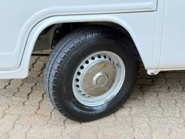 VOLKSWAGEN - KOMBI - 2013/2014 - Branca - R$ 68.900,00