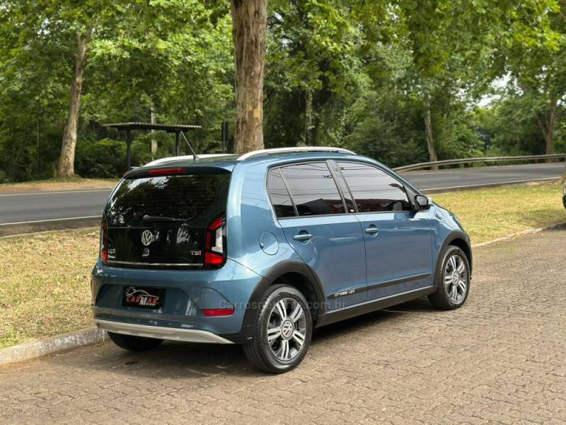 VOLKSWAGEN - UP - 2017/2018 - Azul - R$ 65.900,00