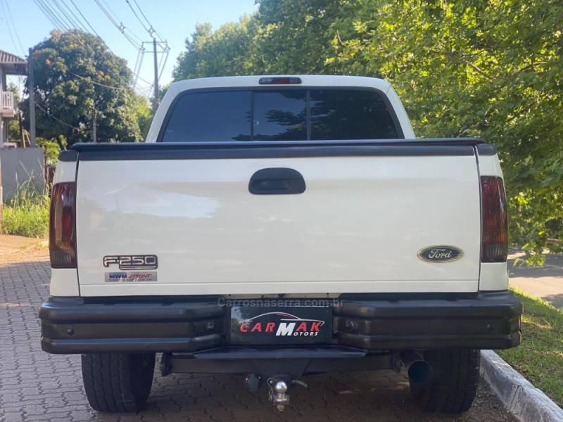 FORD - F-250 - 2001/2001 - Branca - R$ 139.900,00
