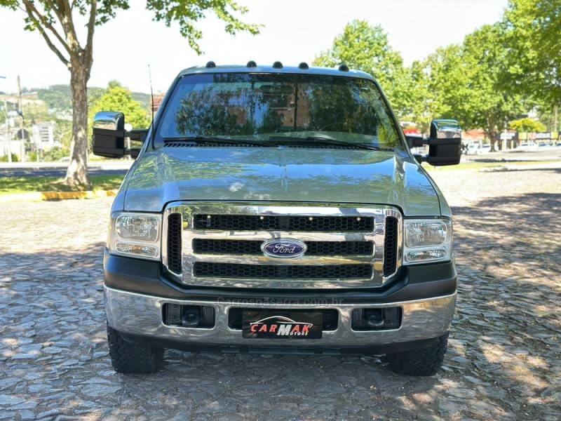 FORD - F-250 - 2010/2010 - Prata - R$ 169.900,00