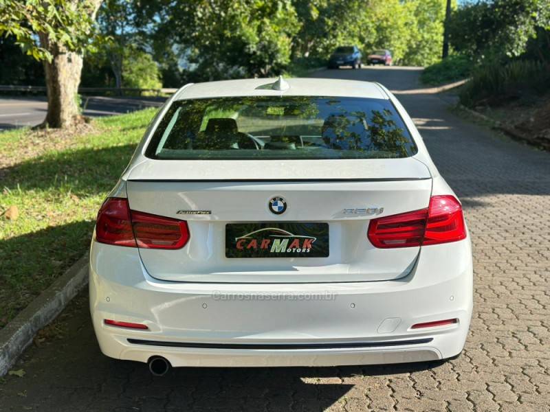 BMW - 320I - 2016/2017 - Branca - R$ 125.900,00