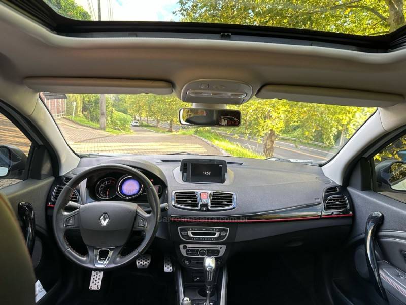 RENAULT - FLUENCE - 2015/2016 - Branca - R$ 72.900,00